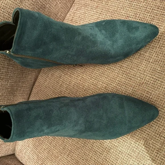 Women’s green Suede Ankle Boots with Side Zip - Picture 6 of 7